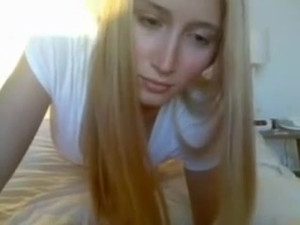 18 летняя девушка показала все свои прелести на вебкамеру